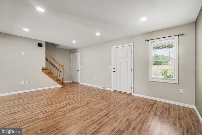 Building Photo - 335 Cindy Dr