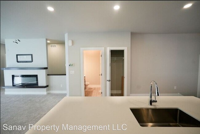 Foto del edificio - 3 br, 2.5 bath House - 1404 NE Polk Drive ...