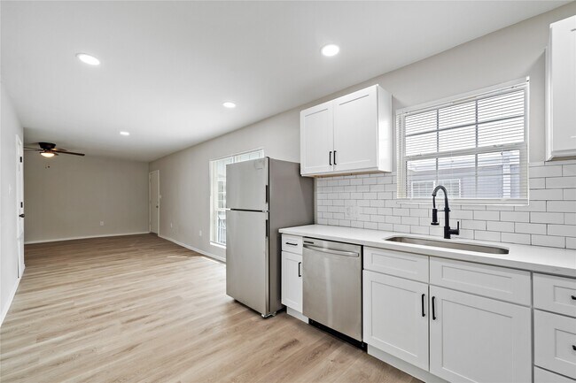 Foto del edificio - 9711 Linkmeadow Ln