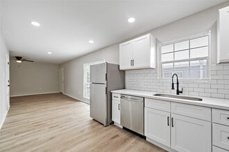 Building Photo - 9711 Linkmeadow Ln