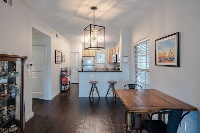 Foto del edificio - 6810 Deatonhill Dr