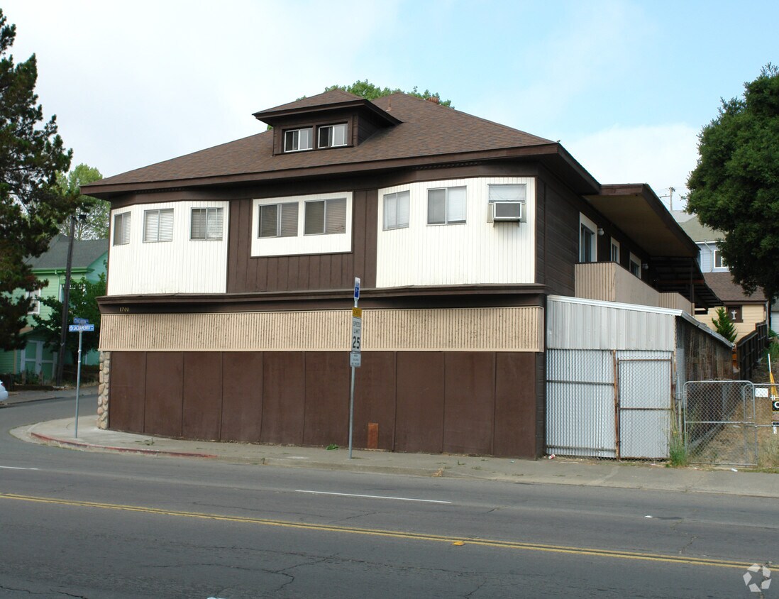 Building Photo - 1701 Sacramento St