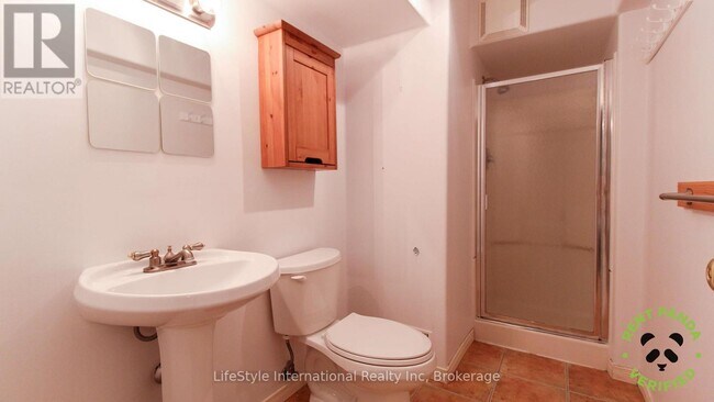 Building Photo - 404 Grange Rd