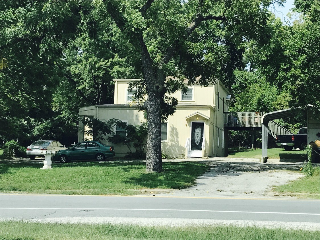 Building Photo - 4330 Merriam Dr