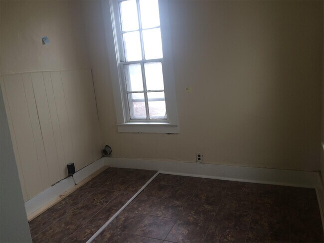 Building Photo - 203 Sumner St