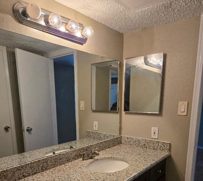 Foto del edificio - 12660 Ashford Point Dr