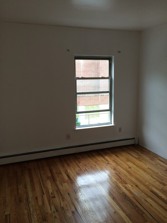 Building Photo - 244 E 110th St