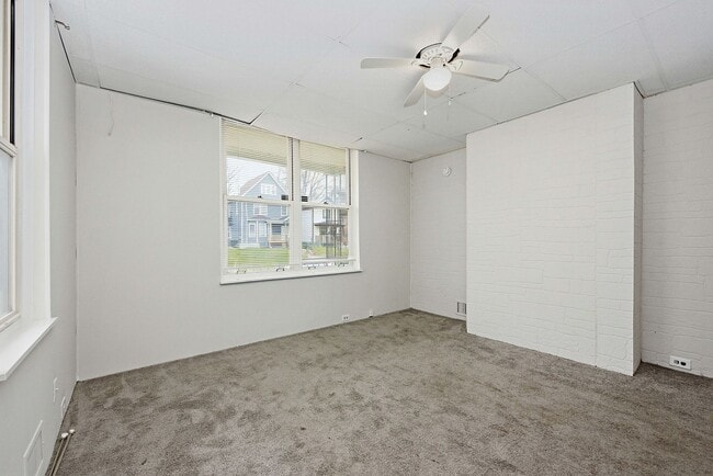 Building Photo - NORWOOD- Cute 2 bedroom 1.5 baths with fenced yard