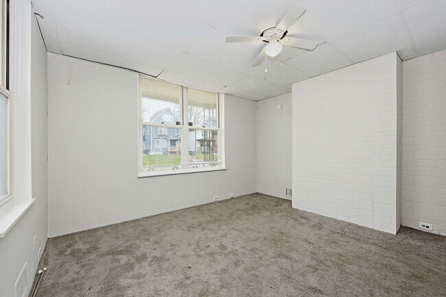 Foto del edificio - NORWOOD- Cute 2 bedroom 1.5 baths with fenced yard