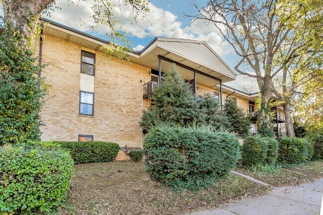 Building Photo - SYLVAN PARK CONDO!