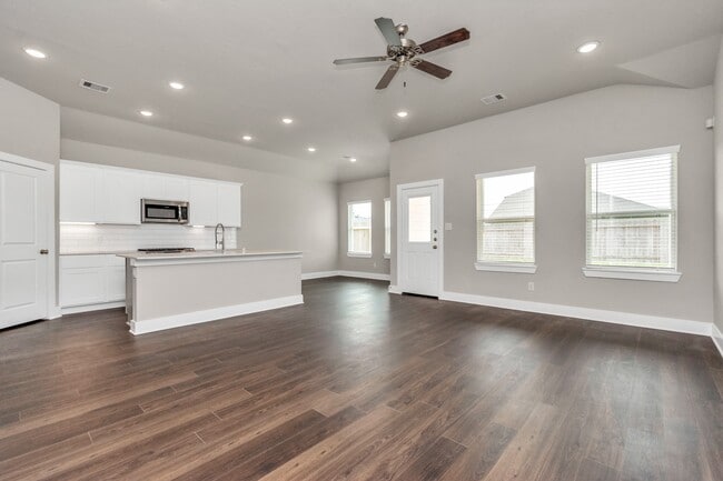 Building Photo - 10610 Crescent Peak Dr