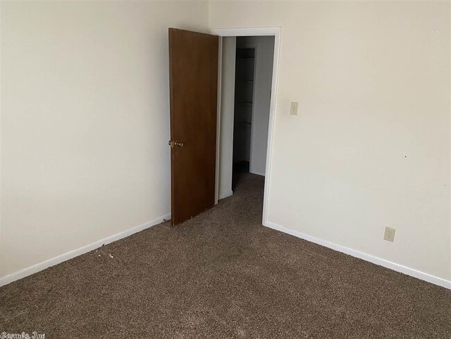 Building Photo - 1821 Sanford Dr