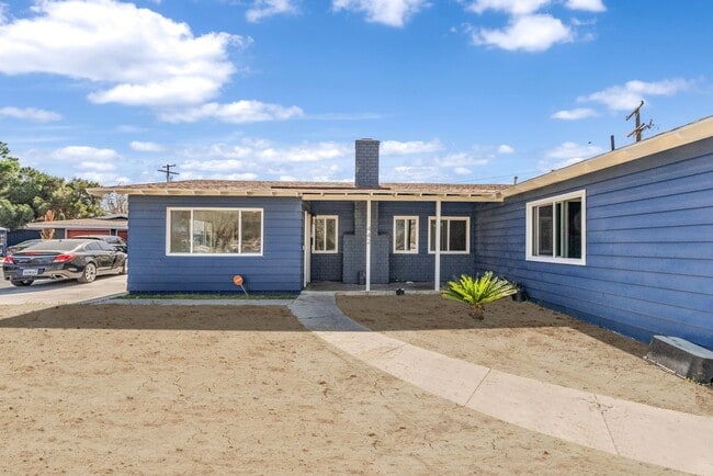 Building Photo - 442 Lightcap St