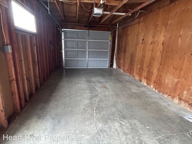 Building Photo - 2 br, 1.5 bath House - 643 29th St W