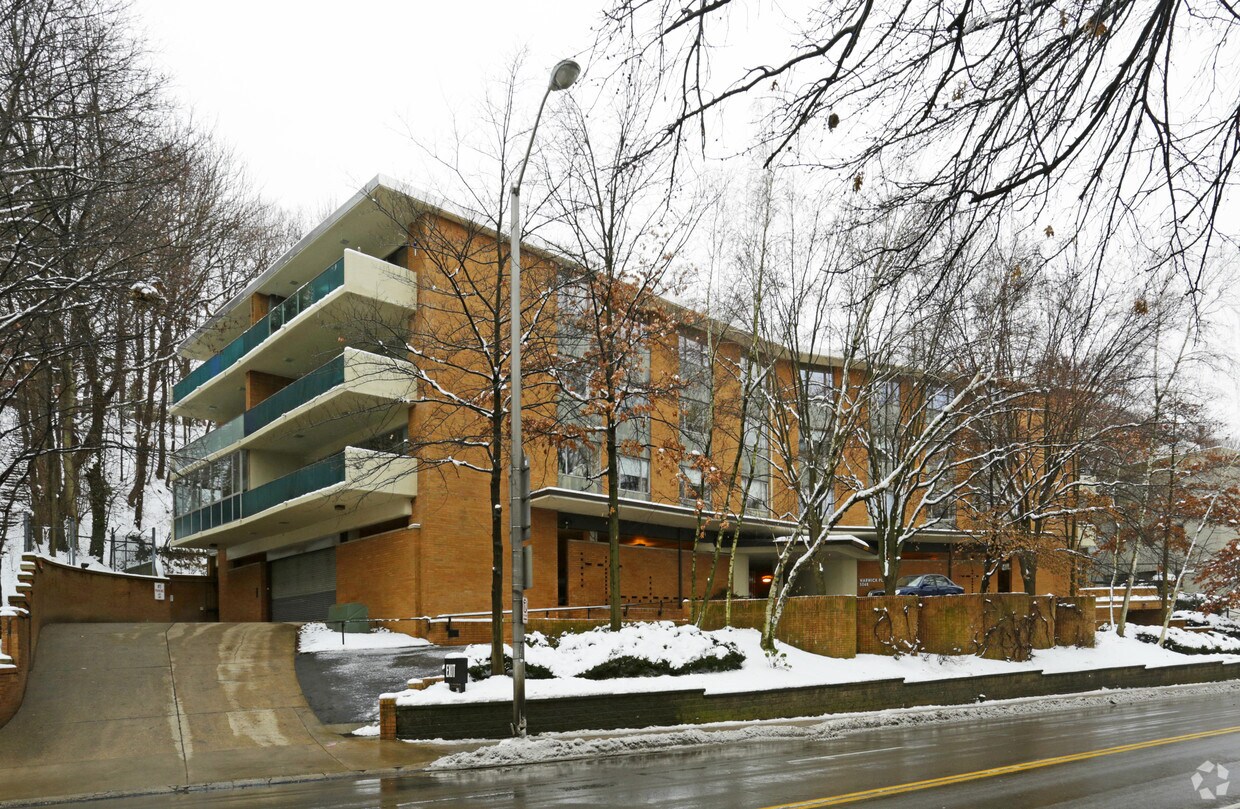 Warwick Plaza Apartments in Pittsburgh, PA