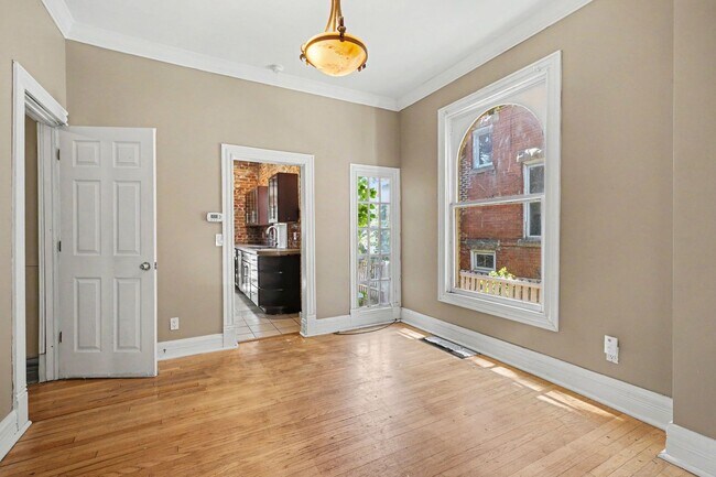 Building Photo - Comfort & Convenience in the Heart of Denver – 3BR/2BA