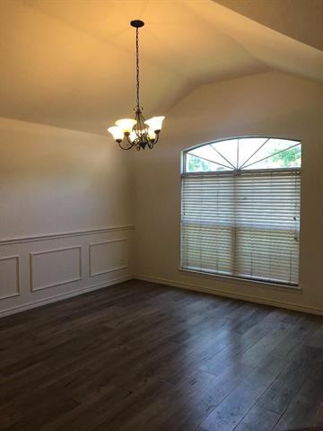 Foto del edificio - 15840 Scenic Rd