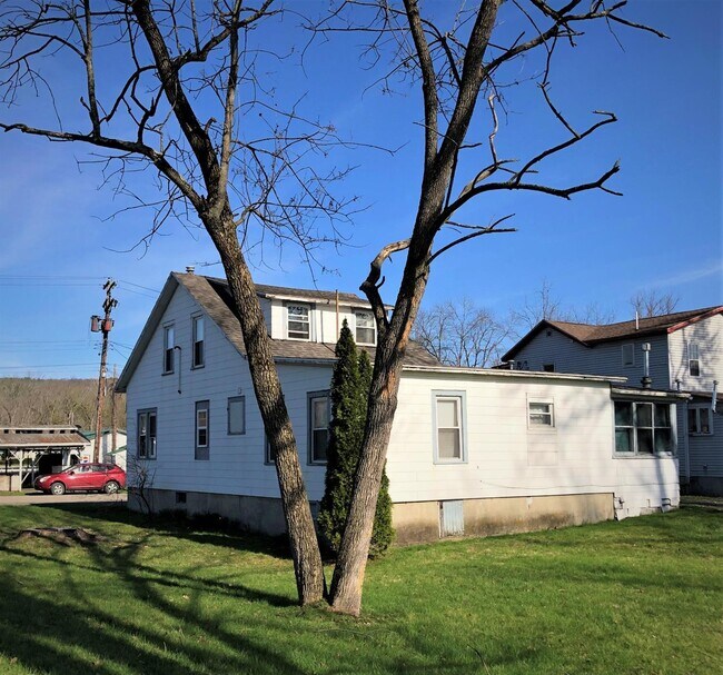 Building Photo - 123 S Seneca St