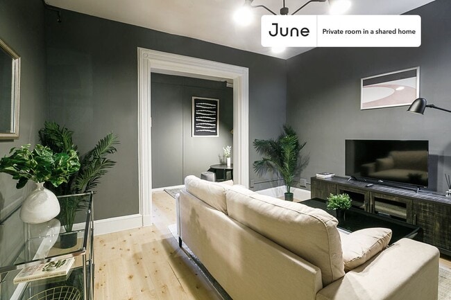 Building Photo - Private bedroom in 5 bed/1 bath Home