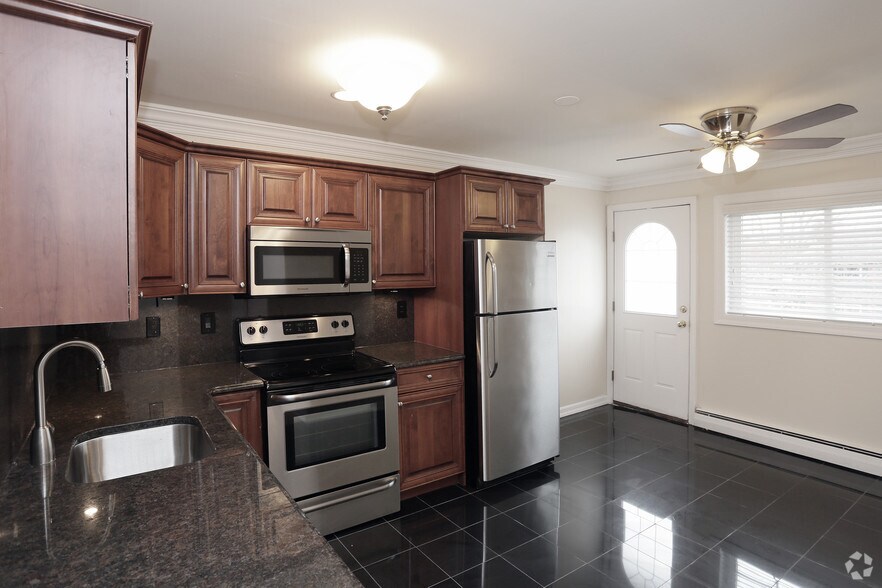 Fairfield Gardens At Port Jefferson Rentals Port Jefferson Station