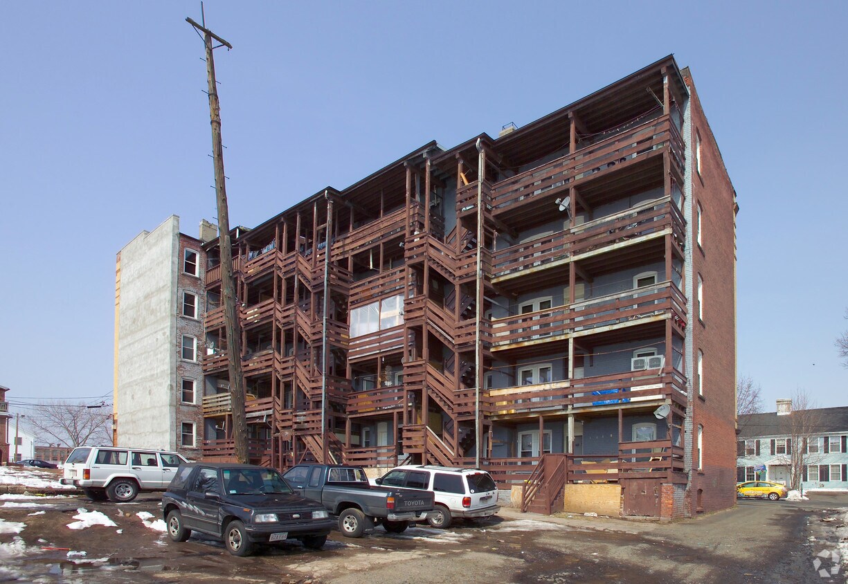 Building Photo - Justine