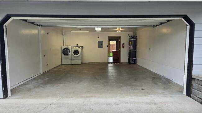 Building Photo - 7604-7604 109th St Ct E
