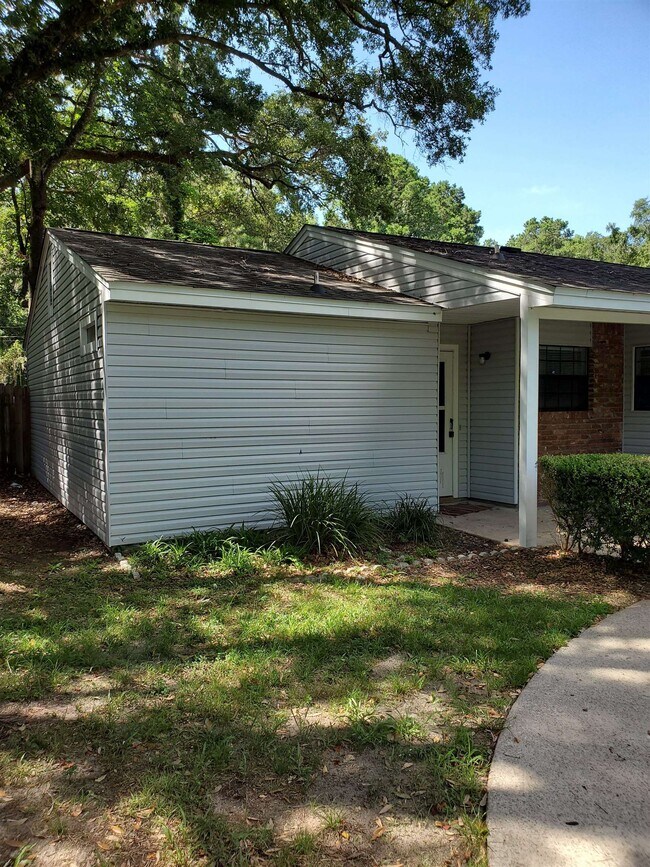 Building Photo - 2720 Faringdon Dr