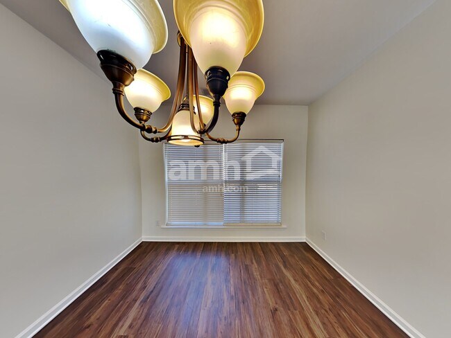 Building Photo - 11200 Longhedge Lane
