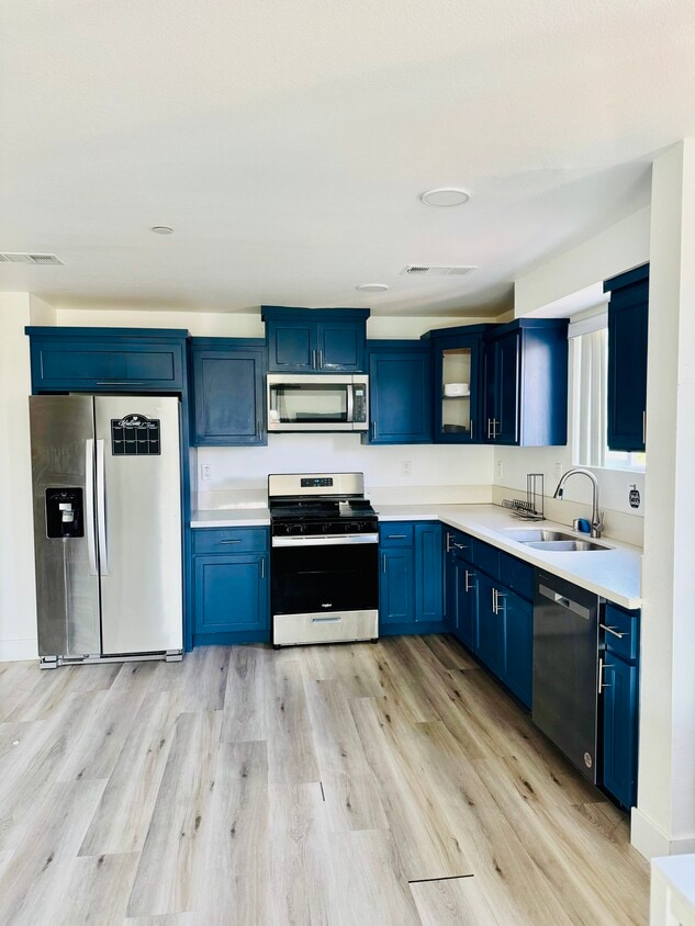 Foto principal - 215 E 29th St