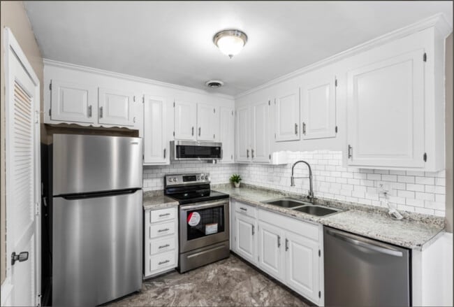 Kitchen - 7823 Provincetown Dr