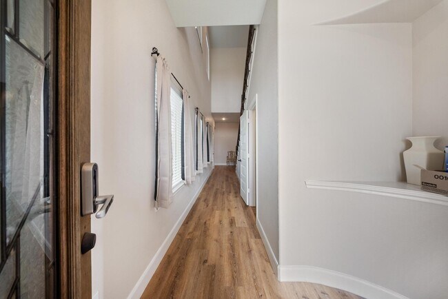 Building Photo - 2019 Olivos St