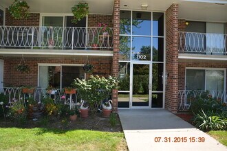 Building Photo - 1102 Mercury Dr