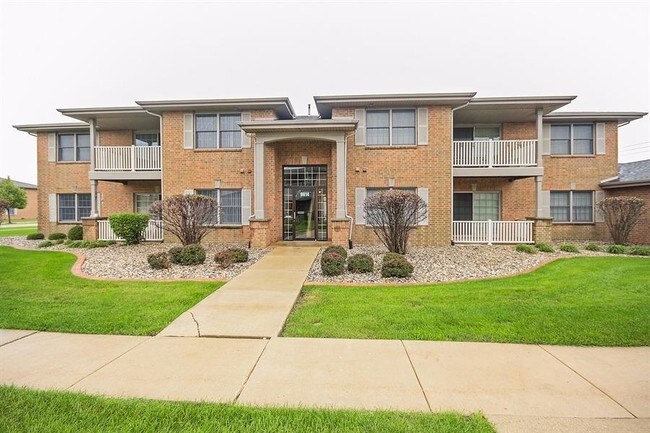 Building Photo - 9814 Wildwood Ct
