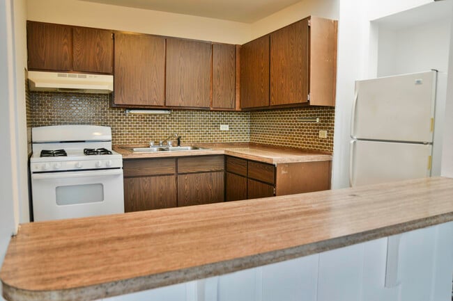 Building Photo - 873 W Lill Ave