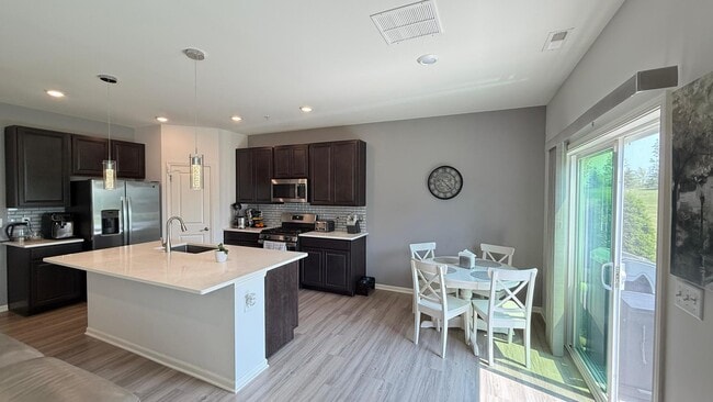 Building Photo - 1086 Moraine Dr