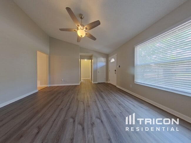 Building Photo - 854 N Jerico Dr