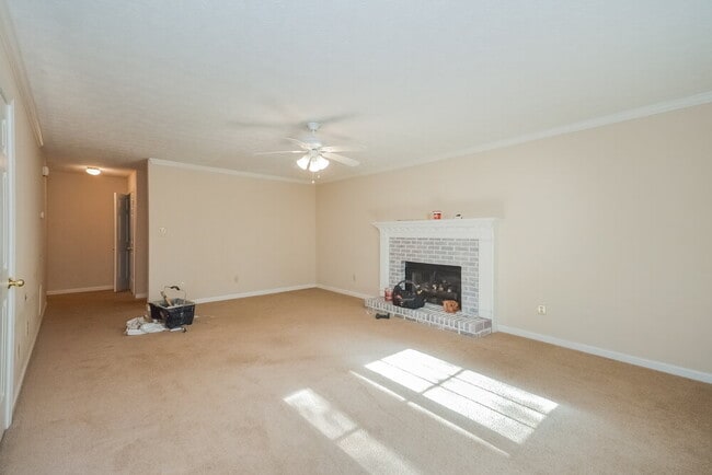 Foto del edificio - 175 Meadowbrook Dr