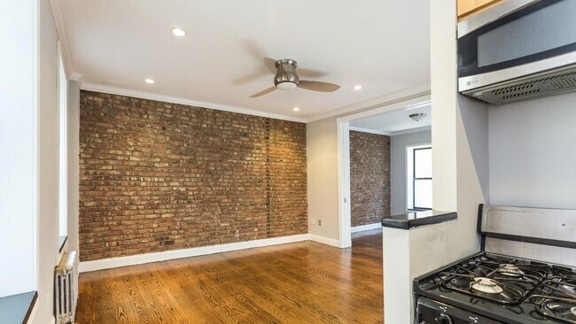Foto del edificio - 334 E 100th St