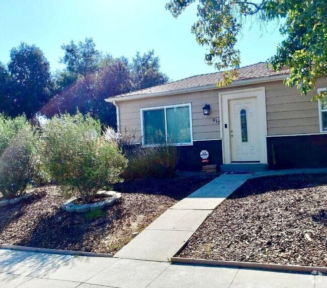 Building Photo - 917 N Los Robles Ave