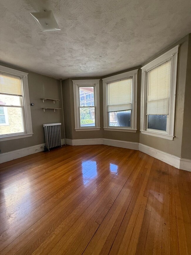 Building Photo - Huge, Renovated Brighton 4 Bed/2 Bath on Strathmore Rd.  Avail Now, NO BROKER FEE