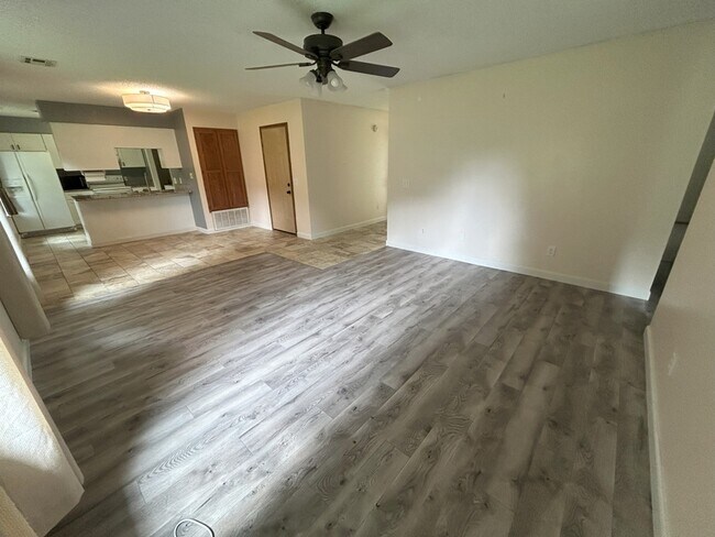 Building Photo - 279 Township Dr