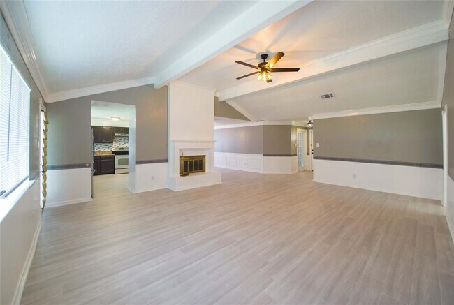 Foto del edificio - 2402 Strait Ln