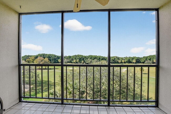 Foto del edificio - 7835 Lakeside Blvd