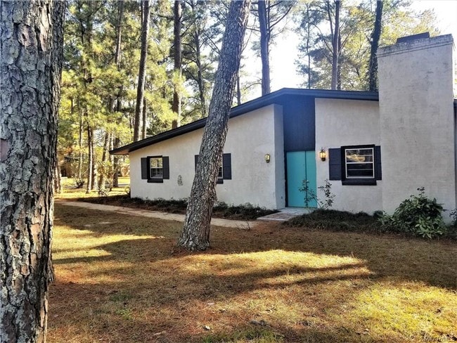 Building Photo - 1900 Hillwood Dr