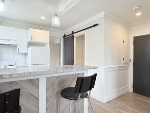 Building Photo - 1495 Gladstone Ave