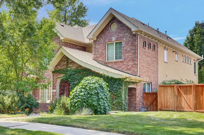 Photo - 595 S Corona St Townhome