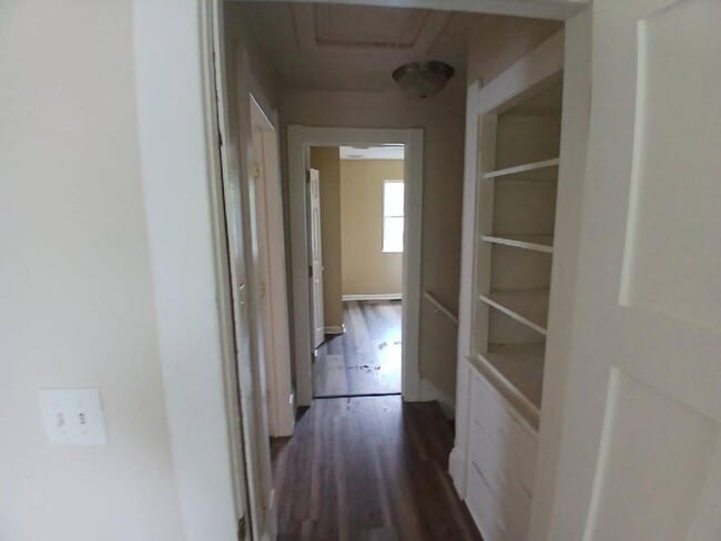 Building Photo - 4 Bed 1 Bath