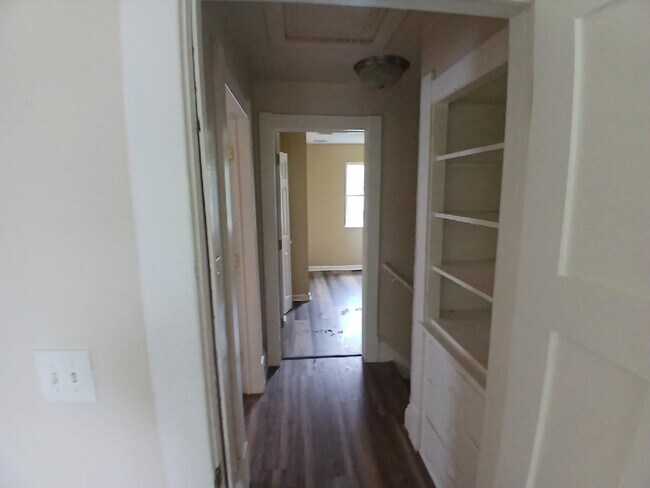 Foto del edificio - 4 Bed 1 Bath