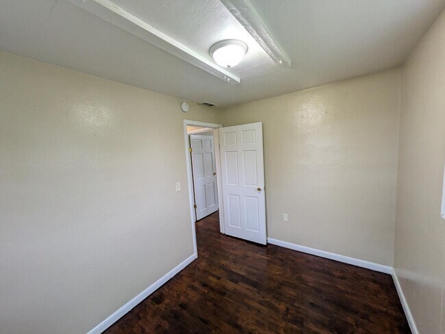 Building Photo - 1101 S Pittenger Rd
