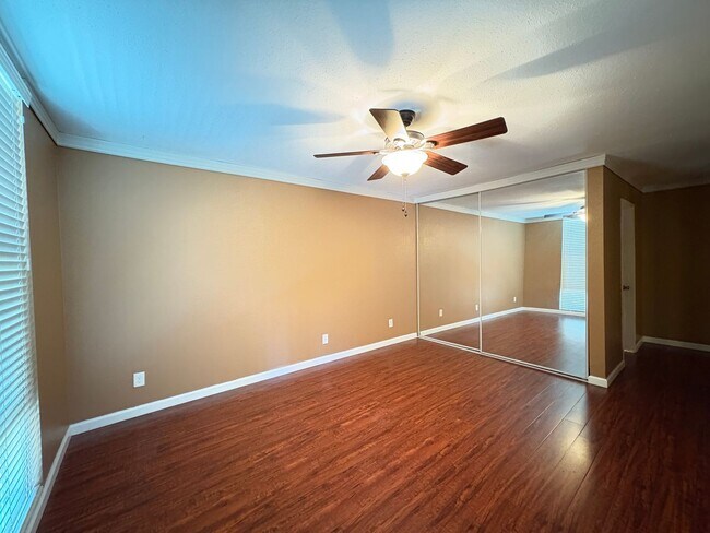 Foto del edificio - Modern Condo in Prime College Area Location